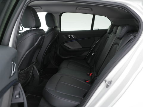BMW 1-serie 118i High Executive Edition Sport-Line *DAKOTA-FULL-LEATHER | DIGI-COCKPIT | HARMAN-KARDON-AUDIO | FULL-LED | KEYLESS | NAVI-FULLMAP | DAB | CAMERA | ECC | APP.CONNECT | PDC | AMBIENT-LIGHT | CRUISE | SPORT-SEATS | 17"ALU*