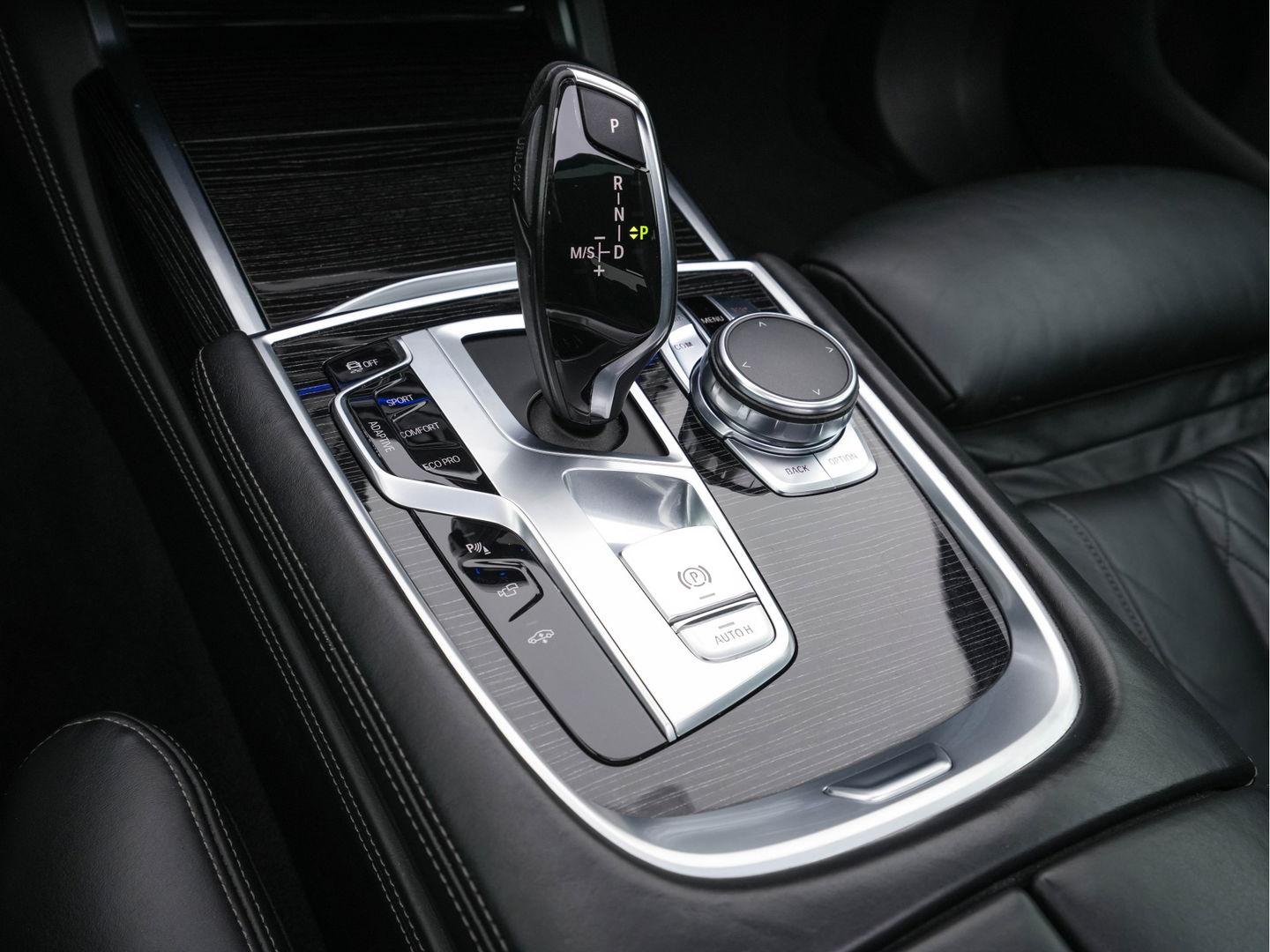 BMW 7 Serie 750Li xDrive High Executive M-Sport-Pack Carbon-Core Aut. *PANO | LASER-LED | SOFT-CLOSE | SURROUND-VIEW | HARMAN/KARDON-SURROUND | MASSAGE | MEMORY-PACK | NAVI-FULLMAP | KEYLESS | ADAPTIVE-CRUISE | HUD | ECC | PDC | COMFORT-SEATS | 20"ALU*
