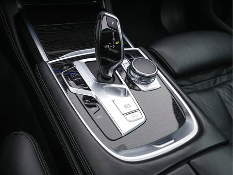 BMW 7 Serie 750Li xDrive High Executive M-Sport-Pack Carbon-Core Aut. *PANO | LASER-LED | SOFT-CLOSE | SURROUND-VIEW | HARMAN/KARDON-SURROUND | MASSAGE | MEMORY-PACK | NAVI-FULLMAP | KEYLESS | ADAPTIVE-CRUISE | HUD | ECC | PDC | COMFORT-SEATS | 20"ALU*