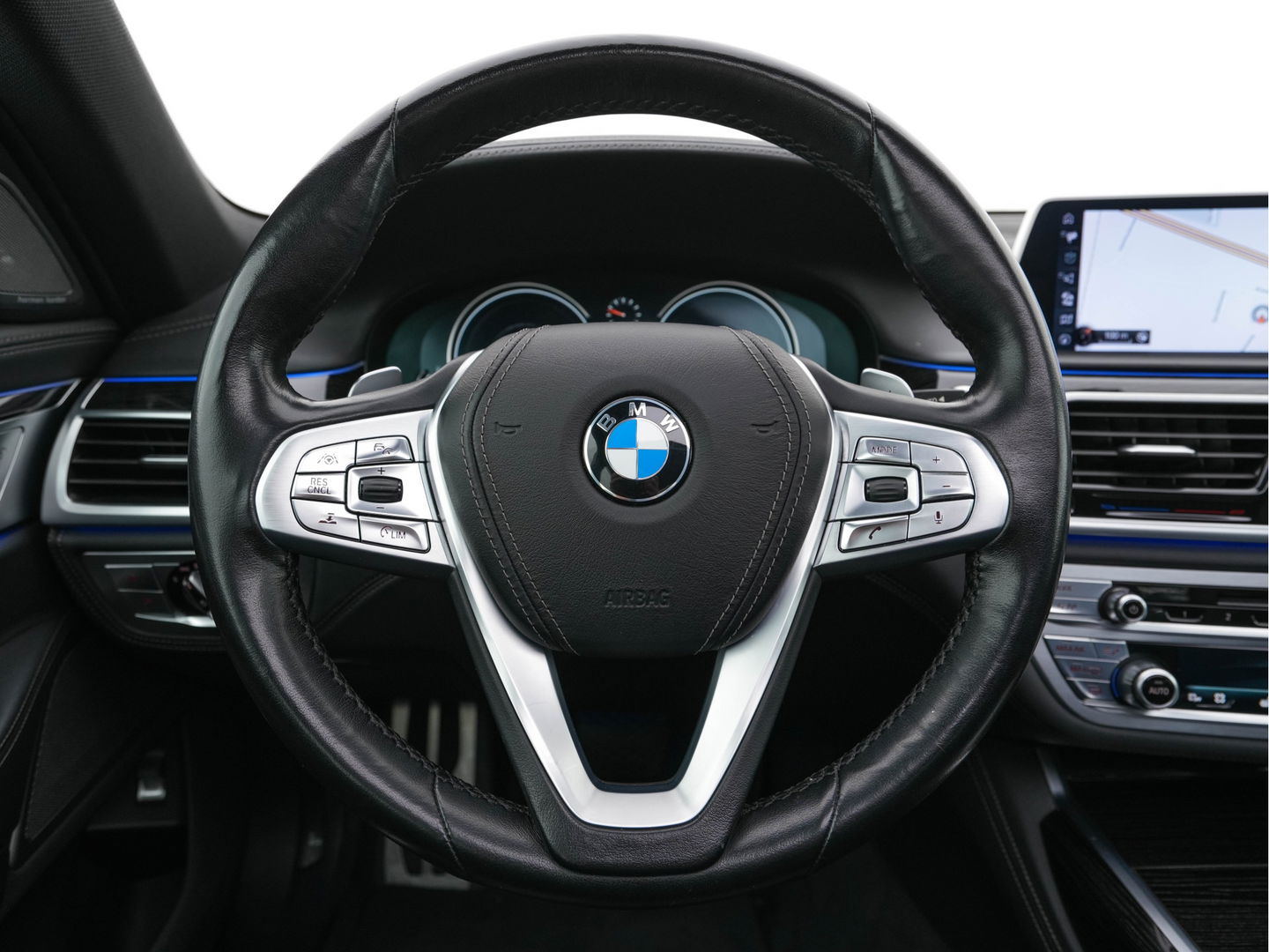 BMW 7 Serie 750Li xDrive High Executive M-Sport-Pack Carbon-Core Aut. *PANO | LASER-LED | SOFT-CLOSE | SURROUND-VIEW | HARMAN/KARDON-SURROUND | MASSAGE | MEMORY-PACK | NAVI-FULLMAP | KEYLESS | ADAPTIVE-CRUISE | HUD | ECC | PDC | COMFORT-SEATS | 20"ALU*