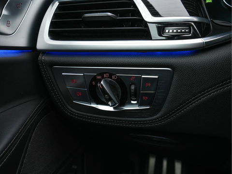 BMW 7 Serie 750Li xDrive High Executive M-Sport-Pack Carbon-Core Aut. *PANO | LASER-LED | SOFT-CLOSE | SURROUND-VIEW | HARMAN/KARDON-SURROUND | MASSAGE | MEMORY-PACK | NAVI-FULLMAP | KEYLESS | ADAPTIVE-CRUISE | HUD | ECC | PDC | COMFORT-SEATS | 20"ALU*