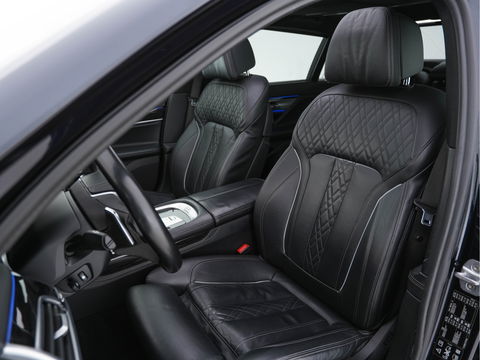 BMW 7 Serie 750Li xDrive High Executive M-Sport-Pack Carbon-Core Aut. *PANO | LASER-LED | SOFT-CLOSE | SURROUND-VIEW | HARMAN/KARDON-SURROUND | MASSAGE | MEMORY-PACK | NAVI-FULLMAP | KEYLESS | ADAPTIVE-CRUISE | HUD | ECC | PDC | COMFORT-SEATS | 20"ALU*