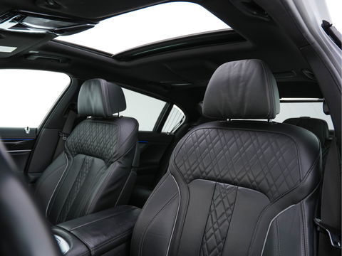 BMW 7 Serie 750Li xDrive High Executive M-Sport-Pack Carbon-Core Aut. *PANO | LASER-LED | SOFT-CLOSE | SURROUND-VIEW | HARMAN/KARDON-SURROUND | MASSAGE | MEMORY-PACK | NAVI-FULLMAP | KEYLESS | ADAPTIVE-CRUISE | HUD | ECC | PDC | COMFORT-SEATS | 20"ALU*