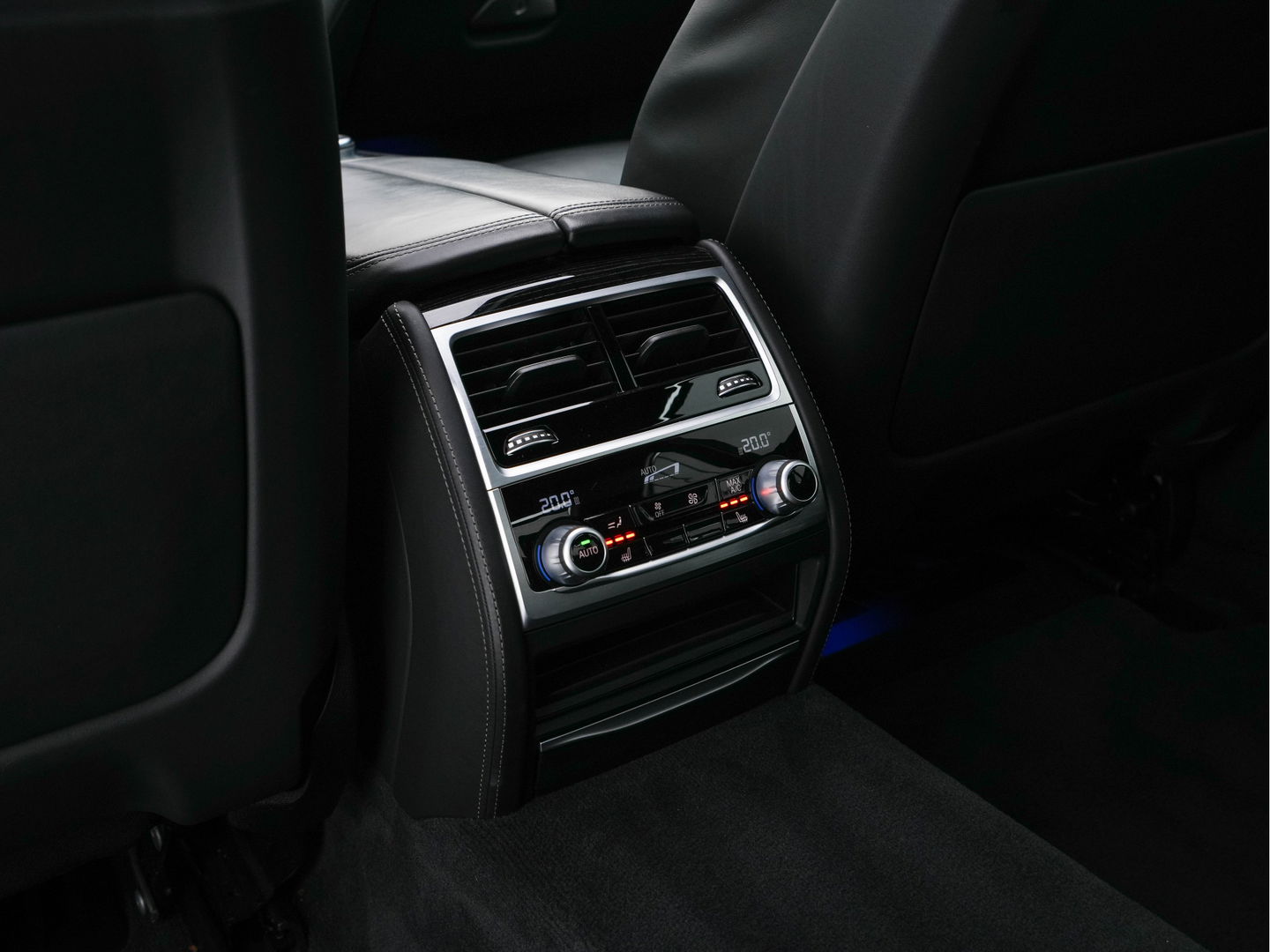 BMW 7 Serie 750Li xDrive High Executive M-Sport-Pack Carbon-Core Aut. *PANO | LASER-LED | SOFT-CLOSE | SURROUND-VIEW | HARMAN/KARDON-SURROUND | MASSAGE | MEMORY-PACK | NAVI-FULLMAP | KEYLESS | ADAPTIVE-CRUISE | HUD | ECC | PDC | COMFORT-SEATS | 20"ALU*