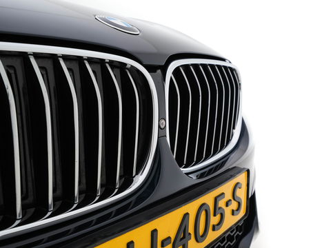 BMW 7 Serie 750Li xDrive High Executive M-Sport-Pack Carbon-Core Aut. *PANO | LASER-LED | SOFT-CLOSE | SURROUND-VIEW | HARMAN/KARDON-SURROUND | MASSAGE | MEMORY-PACK | NAVI-FULLMAP | KEYLESS | ADAPTIVE-CRUISE | HUD | ECC | PDC | COMFORT-SEATS | 20"ALU*