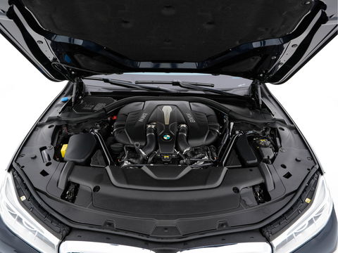 BMW 7 Serie 750Li xDrive High Executive M-Sport-Pack Carbon-Core Aut. *PANO | LASER-LED | SOFT-CLOSE | SURROUND-VIEW | HARMAN/KARDON-SURROUND | MASSAGE | MEMORY-PACK | NAVI-FULLMAP | KEYLESS | ADAPTIVE-CRUISE | HUD | ECC | PDC | COMFORT-SEATS | 20"ALU*