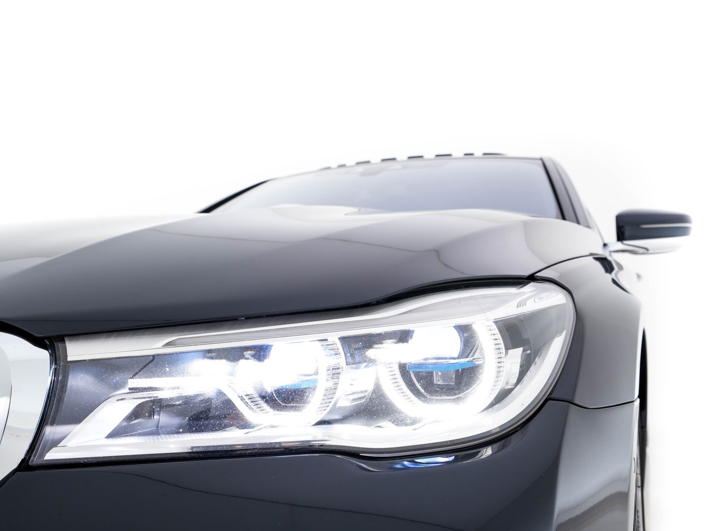 BMW 7 Serie 750Li xDrive High Executive M-Sport-Pack Carbon-Core Aut. *PANO | LASER-LED | SOFT-CLOSE | SURROUND-VIEW | HARMAN/KARDON-SURROUND | MASSAGE | MEMORY-PACK | NAVI-FULLMAP | KEYLESS | ADAPTIVE-CRUISE | HUD | ECC | PDC | COMFORT-SEATS | 20"ALU*