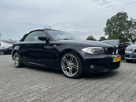 BMW 1 Serie Cabrio 120d Exclusive Edition M-Sportpack [ RHD ] DISTRIBUTIE-KETTING GEBROKEN *FULL-LEATHER | ECC | HEATED-SPORTSEATS | PDC | CRUISE | AIRSCARF | 18"ALU*