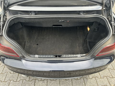 BMW 1 Serie Cabrio 120d Exclusive Edition M-Sportpack [ RHD ] DISTRIBUTIE-KETTING GEBROKEN *FULL-LEATHER | ECC | HEATED-SPORTSEATS | PDC | CRUISE | AIRSCARF | 18"ALU*