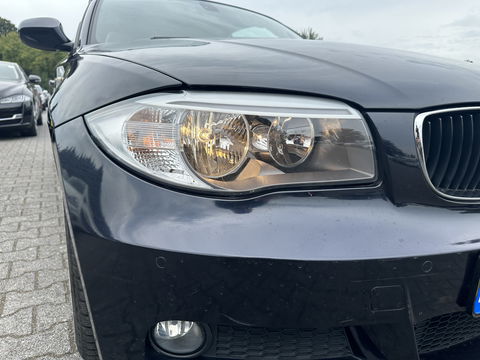 BMW 1 Serie Cabrio 120d Exclusive Edition M-Sportpack [ RHD ] DISTRIBUTIE-KETTING GEBROKEN *FULL-LEATHER | ECC | HEATED-SPORTSEATS | PDC | CRUISE | AIRSCARF | 18"ALU*