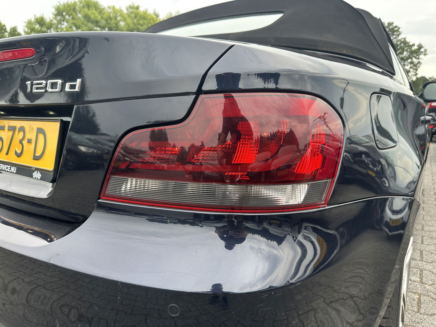 BMW 1 Serie Cabrio 120d Exclusive Edition M-Sportpack [ RHD ] DISTRIBUTIE-KETTING GEBROKEN *FULL-LEATHER | ECC | HEATED-SPORTSEATS | PDC | CRUISE | AIRSCARF | 18"ALU*