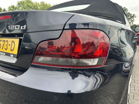 BMW 1 Serie Cabrio 120d Exclusive Edition M-Sportpack [ RHD ] DISTRIBUTIE-KETTING GEBROKEN *FULL-LEATHER | ECC | HEATED-SPORTSEATS | PDC | CRUISE | AIRSCARF | 18"ALU*