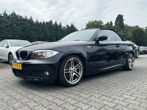 BMW 1 Serie Cabrio 120d Exclusive Edition M-Sportpack [ RHD ] DISTRIBUTIE-KETTING GEBROKEN *FULL-LEATHER | ECC | HEATED-SPORTSEATS | PDC | CRUISE | AIRSCARF | 18"ALU*