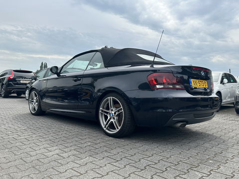 BMW 1 Serie Cabrio 120d Exclusive Edition M-Sportpack [ RHD ] DISTRIBUTIE-KETTING GEBROKEN *FULL-LEATHER | ECC | HEATED-SPORTSEATS | PDC | CRUISE | AIRSCARF | 18"ALU*