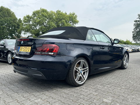 BMW 1 Serie Cabrio 120d Exclusive Edition M-Sportpack [ RHD ] DISTRIBUTIE-KETTING GEBROKEN *FULL-LEATHER | ECC | HEATED-SPORTSEATS | PDC | CRUISE | AIRSCARF | 18"ALU*