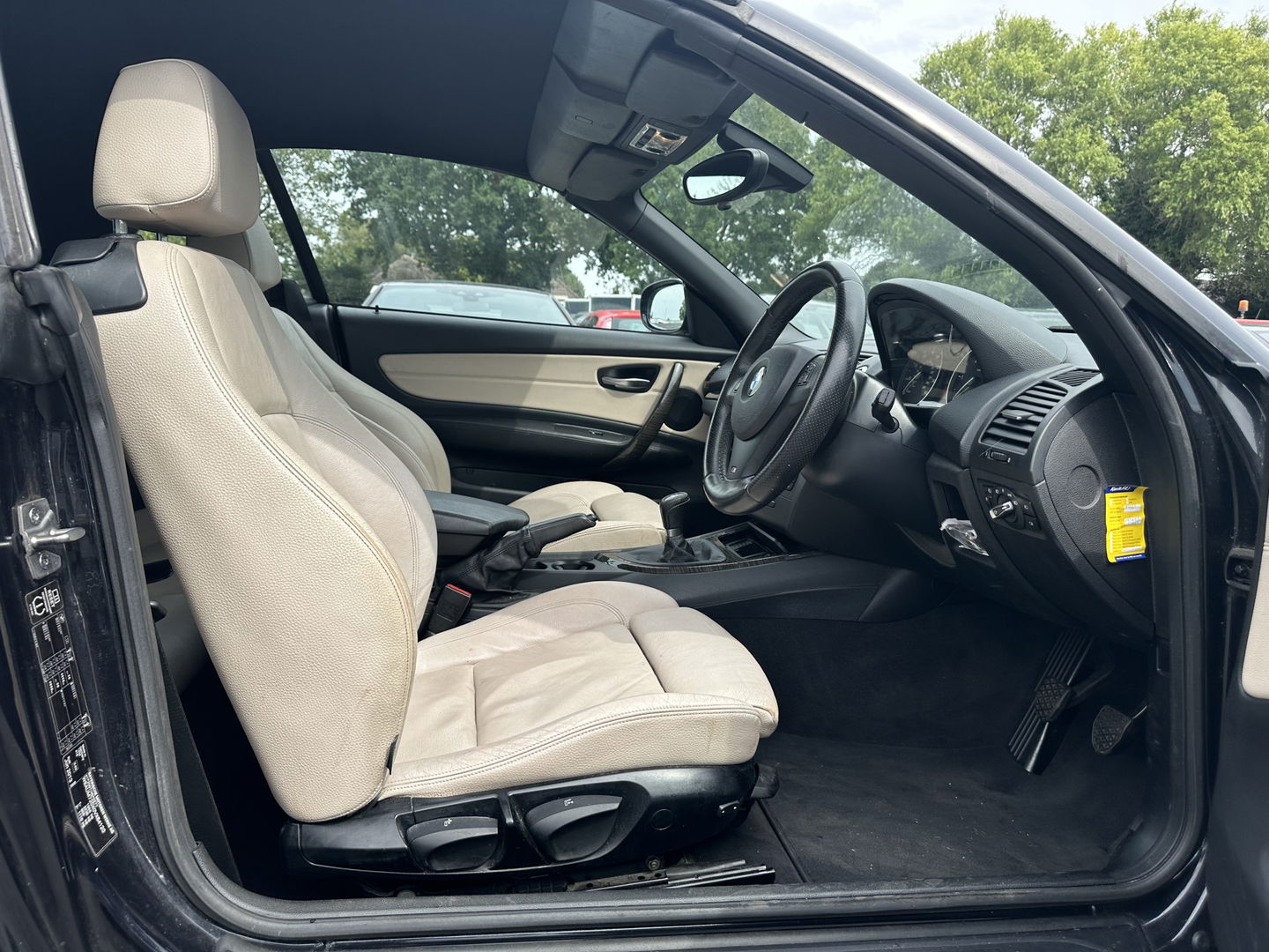 BMW 1 Serie Cabrio 120d Exclusive Edition M-Sportpack [ RHD ] DISTRIBUTIE-KETTING GEBROKEN *FULL-LEATHER | ECC | HEATED-SPORTSEATS | PDC | CRUISE | AIRSCARF | 18"ALU*