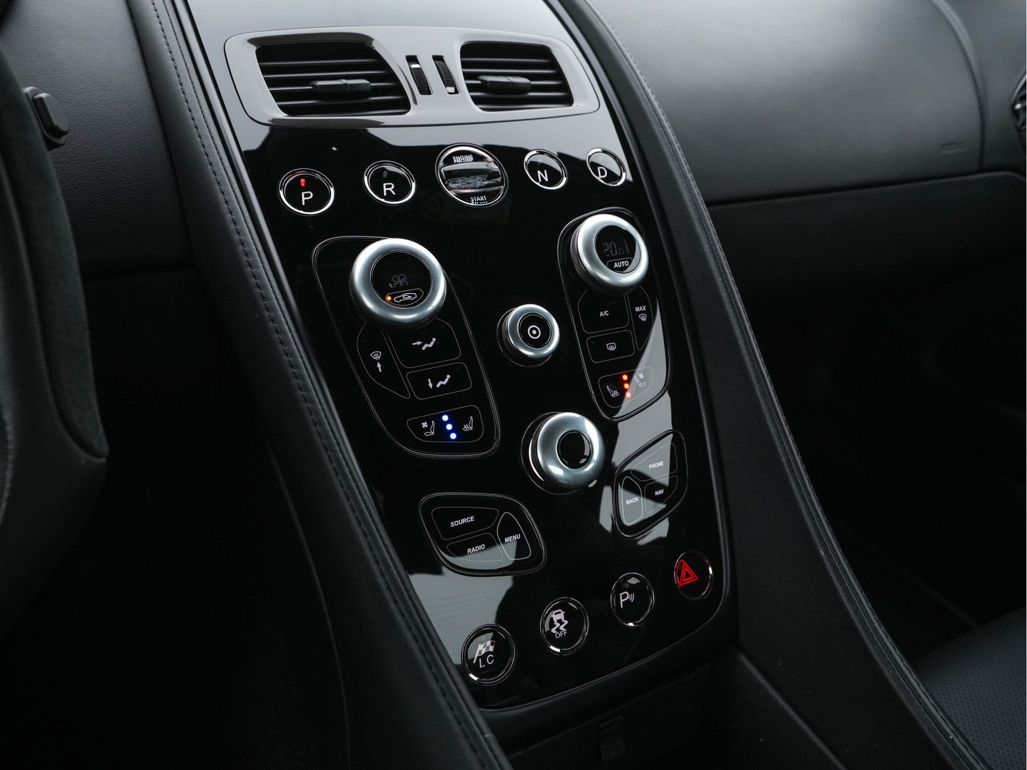 Aston Martin Vanquish 6.0 V12 Touchtronic 2+2 *CERAMIC-BRAKES | B&O-SURROUND | CARBON | FULL-LEATHER | XENON | MEMORY-PACK | NAVI-FULLMAP | CAMERA | DAB | ECC | PDC | CRUISE*