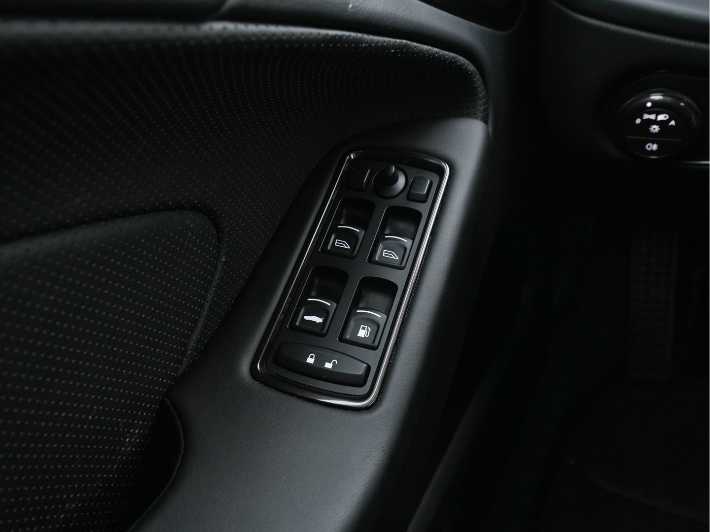 Aston Martin Vanquish 6.0 V12 Touchtronic 2+2 *CERAMIC-BRAKES | B&O-SURROUND | CARBON | FULL-LEATHER | XENON | MEMORY-PACK | NAVI-FULLMAP | CAMERA | DAB | ECC | PDC | CRUISE*