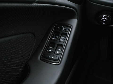 Aston Martin Vanquish 6.0 V12 Touchtronic 2+2 *CERAMIC-BRAKES | B&O-SURROUND | CARBON | FULL-LEATHER | XENON | MEMORY-PACK | NAVI-FULLMAP | CAMERA | DAB | ECC | PDC | CRUISE*