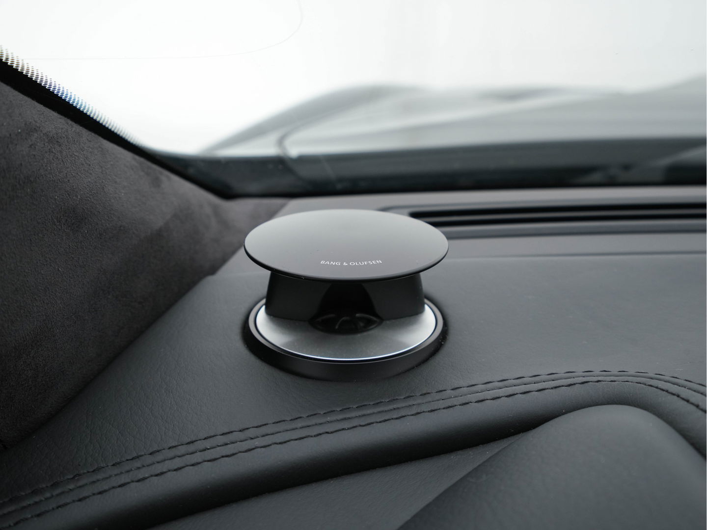 Aston Martin Vanquish 6.0 V12 Touchtronic 2+2 *CERAMIC-BRAKES | B&O-SURROUND | CARBON | FULL-LEATHER | XENON | MEMORY-PACK | NAVI-FULLMAP | CAMERA | DAB | ECC | PDC | CRUISE*
