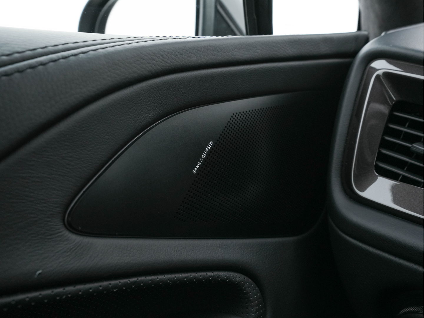 Aston Martin Vanquish 6.0 V12 Touchtronic 2+2 *CERAMIC-BRAKES | B&O-SURROUND | CARBON | FULL-LEATHER | XENON | MEMORY-PACK | NAVI-FULLMAP | CAMERA | DAB | ECC | PDC | CRUISE*