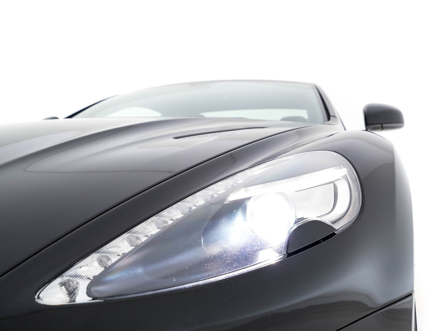 Aston Martin Vanquish 6.0 V12 Touchtronic 2+2 *CERAMIC-BRAKES | B&O-SURROUND | CARBON | FULL-LEATHER | XENON | MEMORY-PACK | NAVI-FULLMAP | CAMERA | DAB | ECC | PDC | CRUISE*