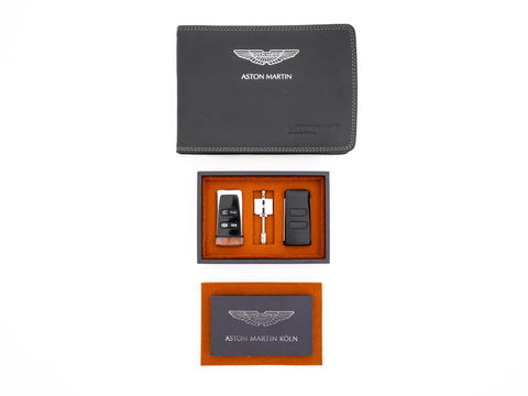 Aston Martin Vanquish 6.0 V12 Touchtronic 2+2 *CERAMIC-BRAKES | B&O-SURROUND | CARBON | FULL-LEATHER | XENON | MEMORY-PACK | NAVI-FULLMAP | CAMERA | DAB | ECC | PDC | CRUISE*
