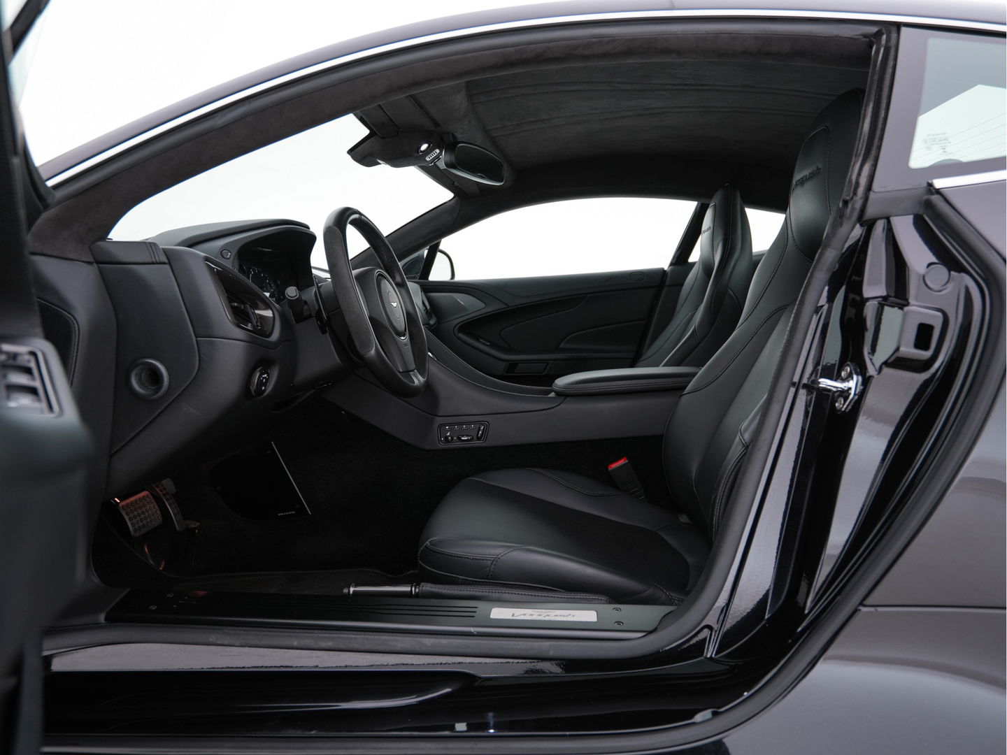 Aston Martin Vanquish 6.0 V12 Touchtronic 2+2 *CERAMIC-BRAKES | B&O-SURROUND | CARBON | FULL-LEATHER | XENON | MEMORY-PACK | NAVI-FULLMAP | CAMERA | DAB | ECC | PDC | CRUISE*
