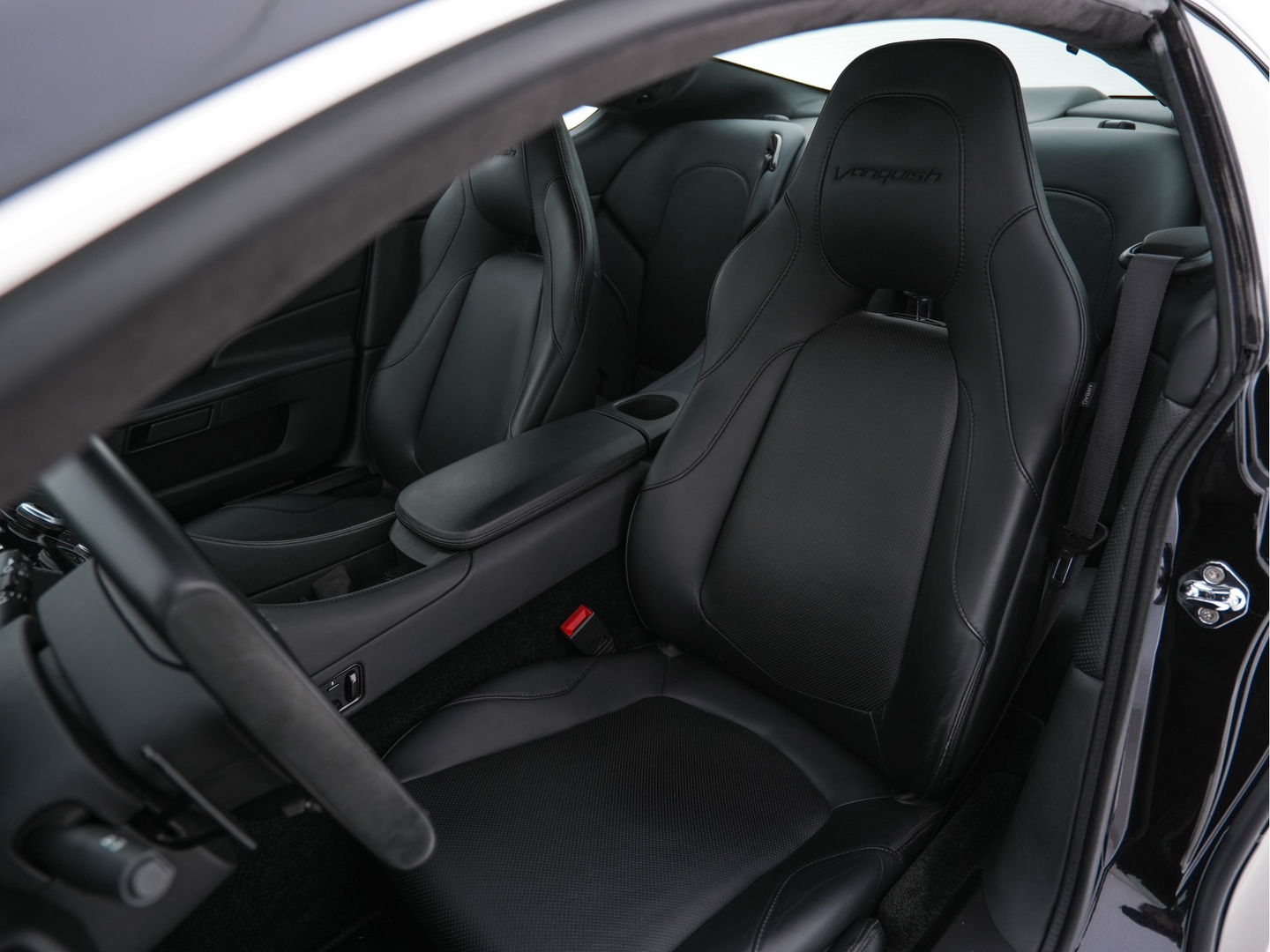 Aston Martin Vanquish 6.0 V12 Touchtronic 2+2 *CERAMIC-BRAKES | B&O-SURROUND | CARBON | FULL-LEATHER | XENON | MEMORY-PACK | NAVI-FULLMAP | CAMERA | DAB | ECC | PDC | CRUISE*