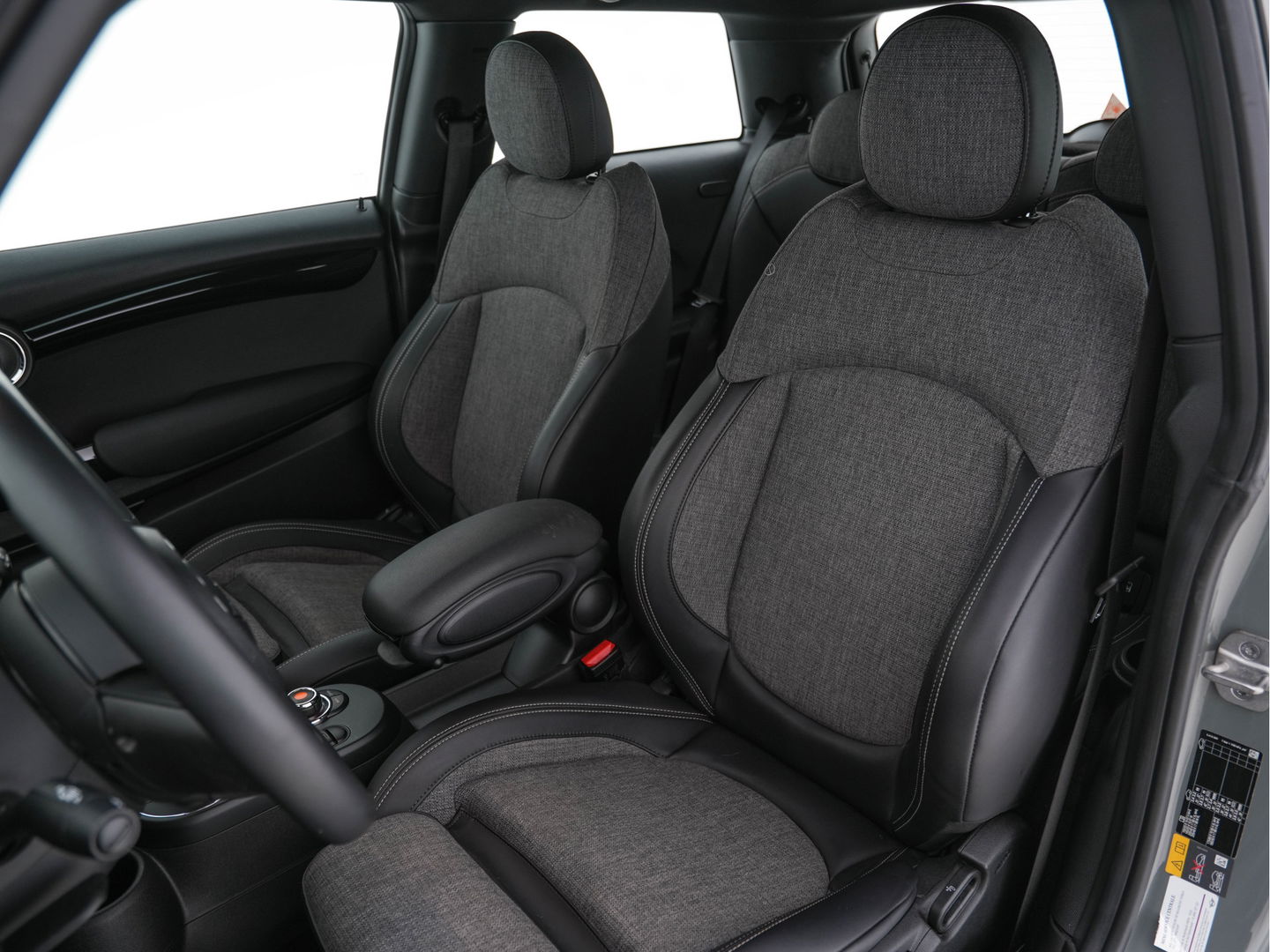 MINI Mini Electric Essential 33 kWh [3-Fase] (INCL-BTW) *FULL-LED | DIGI-COCKPIT | 1/2-LEATHER | CAMERA | KEYLESS | SPORT-SEATS | NAVI-FULLMAP | AMBIENT-LIGHT | DAB | CRUISE | SPORT-SEATS | 17"ALU*