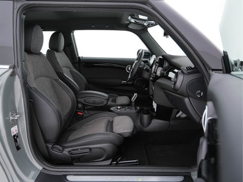 MINI Mini Electric Essential 33 kWh [3-Fase] (INCL-BTW) *FULL-LED | DIGI-COCKPIT | 1/2-LEATHER | CAMERA | KEYLESS | SPORT-SEATS | NAVI-FULLMAP | AMBIENT-LIGHT | DAB | CRUISE | SPORT-SEATS | 17"ALU*