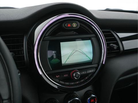 MINI Mini Electric Essential 33 kWh [3-Fase] (INCL-BTW) *FULL-LED | DIGI-COCKPIT | 1/2-LEATHER | CAMERA | KEYLESS | SPORT-SEATS | NAVI-FULLMAP | AMBIENT-LIGHT | DAB | CRUISE | SPORT-SEATS | 17"ALU*