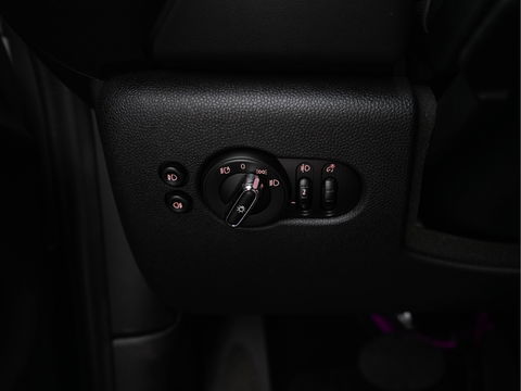 MINI Mini Electric Essential 33 kWh [3-Fase] (INCL-BTW) *FULL-LED | DIGI-COCKPIT | 1/2-LEATHER | CAMERA | KEYLESS | SPORT-SEATS | NAVI-FULLMAP | AMBIENT-LIGHT | DAB | CRUISE | SPORT-SEATS | 17"ALU*
