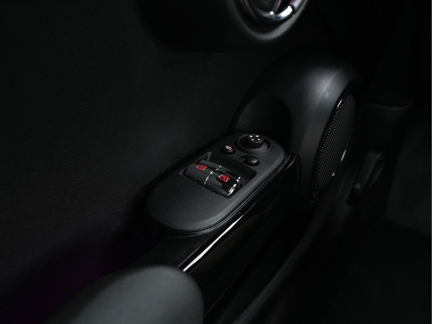 MINI Mini Electric Essential 33 kWh [3-Fase] (INCL-BTW) *FULL-LED | DIGI-COCKPIT | LEATHER-FABRIC | CAMERA | KEYLESS | SPORT-SEATS | NAVI-FULLMAP | AMBIENT-LIGHT | DAB | CRUISE | SPORT-SEATS | 17"ALU*