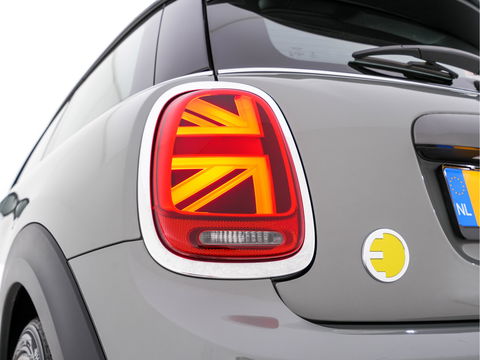 MINI Mini Electric Essential 33 kWh [3-Fase] (INCL-BTW) *FULL-LED | DIGI-COCKPIT | 1/2-LEATHER | CAMERA | KEYLESS | SPORT-SEATS | NAVI-FULLMAP | AMBIENT-LIGHT | DAB | CRUISE | SPORT-SEATS | 17"ALU*