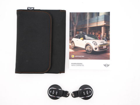 MINI Mini Electric Essential 33 kWh [3-Fase] (INCL-BTW) *FULL-LED | DIGI-COCKPIT | 1/2-LEATHER | CAMERA | KEYLESS | SPORT-SEATS | NAVI-FULLMAP | AMBIENT-LIGHT | DAB | CRUISE | SPORT-SEATS | 17"ALU*