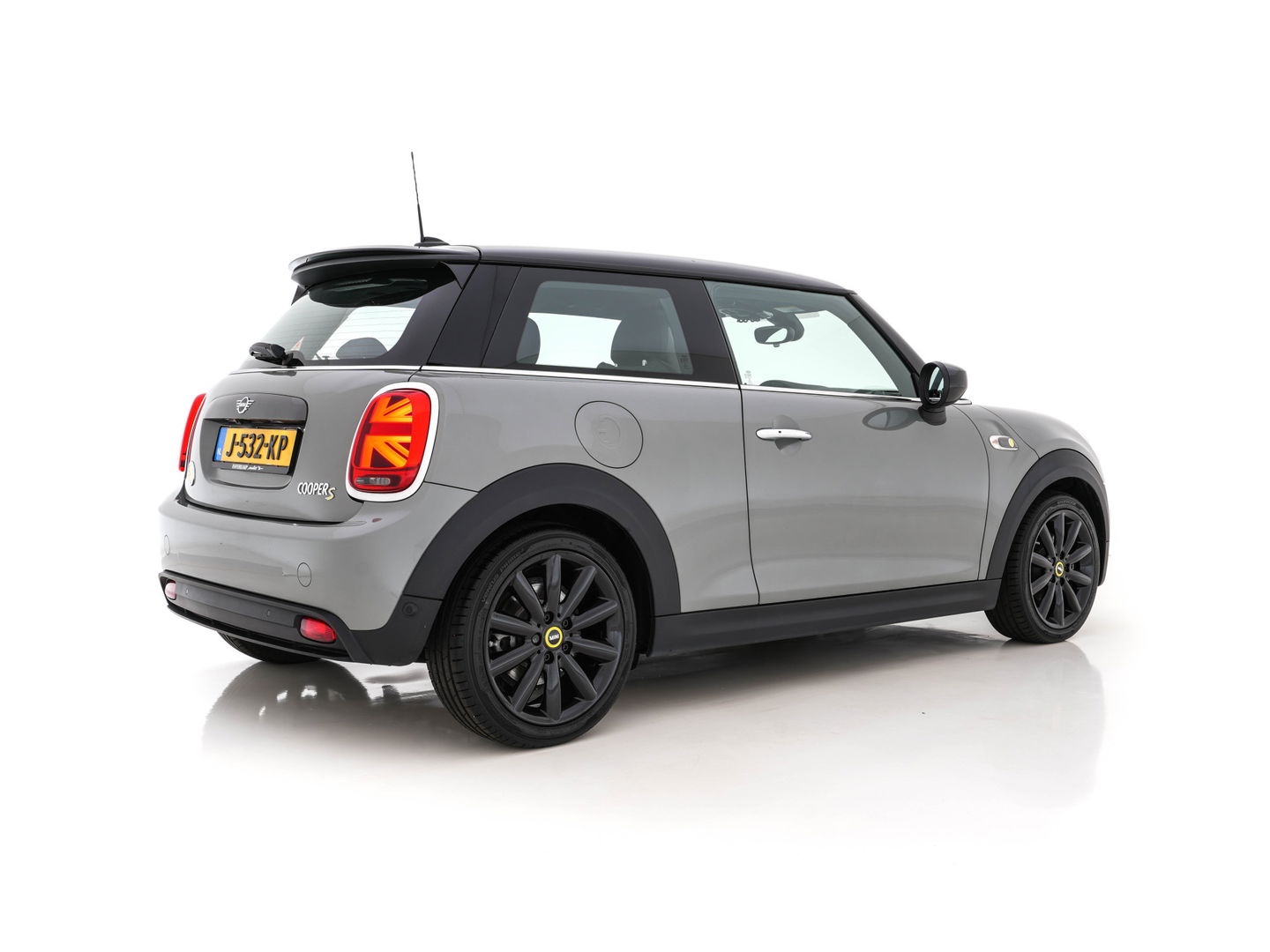 MINI Mini Electric Essential 33 kWh [3-Fase] (INCL-BTW) *FULL-LED | DIGI-COCKPIT | 1/2-LEATHER | CAMERA | KEYLESS | SPORT-SEATS | NAVI-FULLMAP | AMBIENT-LIGHT | DAB | CRUISE | SPORT-SEATS | 17"ALU*