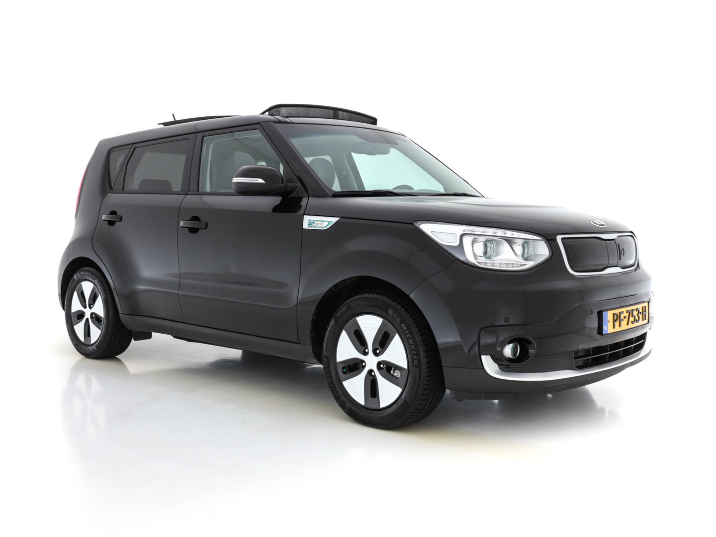 Kia Soul EV Executive Plus Line (INCL-BTW) Aut.*PANO | LUXURY-LEATHER | NAVI-FULLMAP | FULL-LED | KEYLESS | CAMERA | ECC | PDC | CRUISE | DAB | DIGI-COCKPIT | HEATED/COOLED-COMFORTSEATS | CARPLAY | 16"ALU*