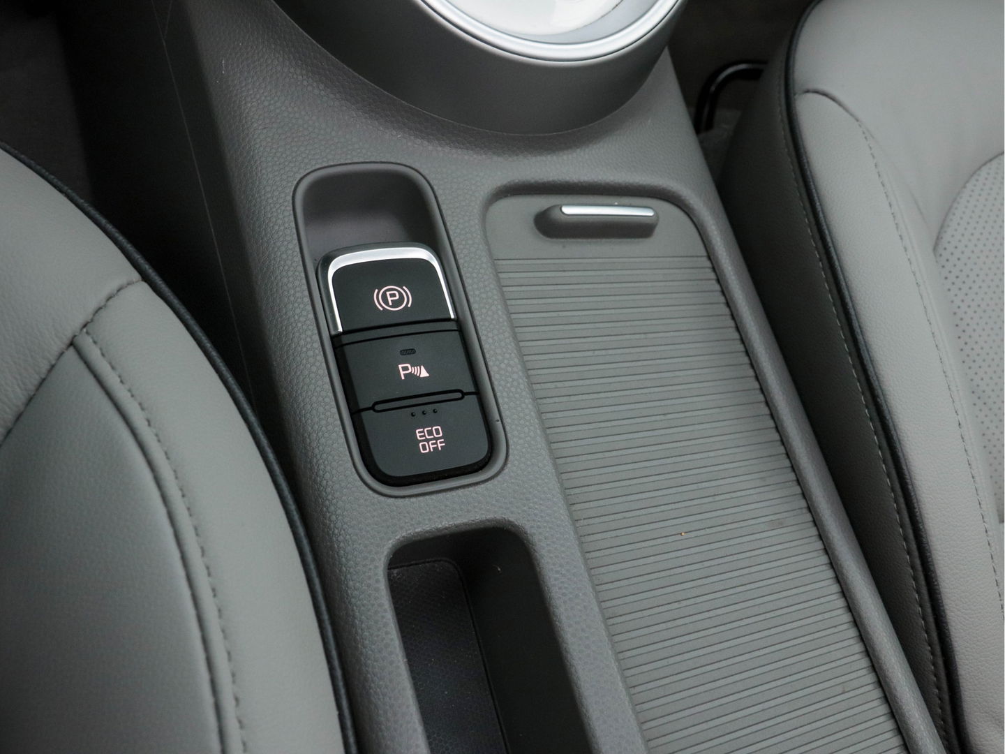 Kia Soul EV Executive Plus Line (INCL-BTW) Aut.*PANO | LUXURY-LEATHER | NAVI-FULLMAP | FULL-LED | KEYLESS | CAMERA | ECC | PDC | CRUISE | DAB | DIGI-COCKPIT | HEATED/COOLED-COMFORTSEATS | CARPLAY | 16"ALU*