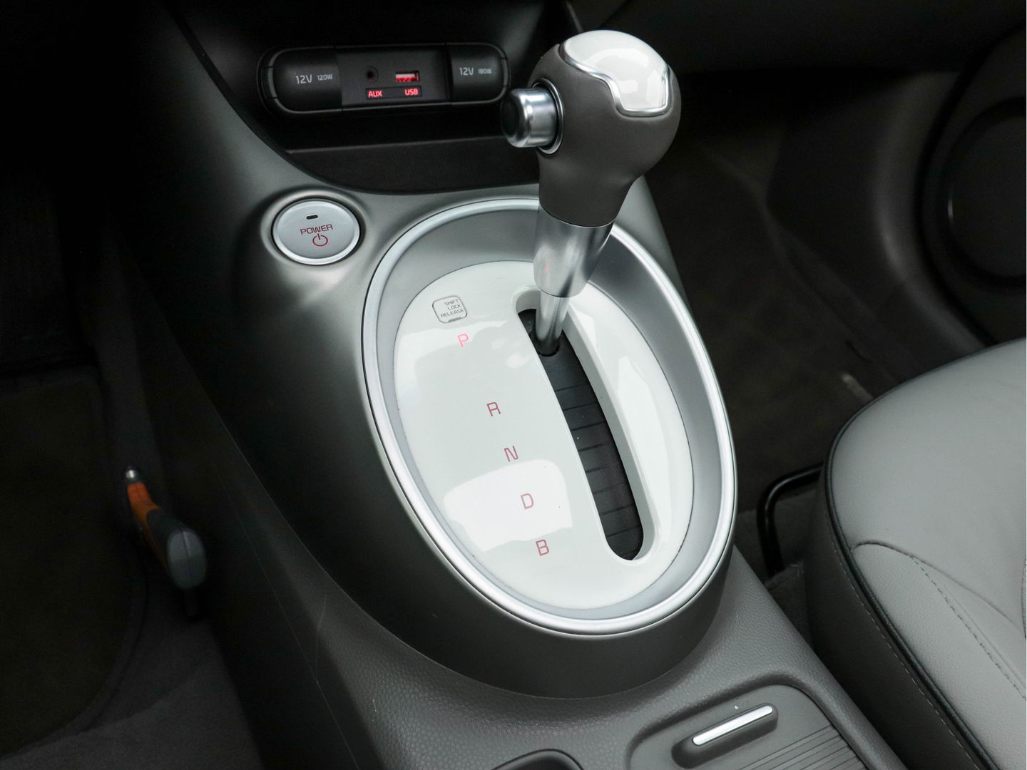 Kia Soul EV Executive Plus Line (INCL-BTW) Aut.*PANO | LUXURY-LEATHER | NAVI-FULLMAP | FULL-LED | KEYLESS | CAMERA | ECC | PDC | CRUISE | DAB | DIGI-COCKPIT | HEATED/COOLED-COMFORTSEATS | CARPLAY | 16"ALU*