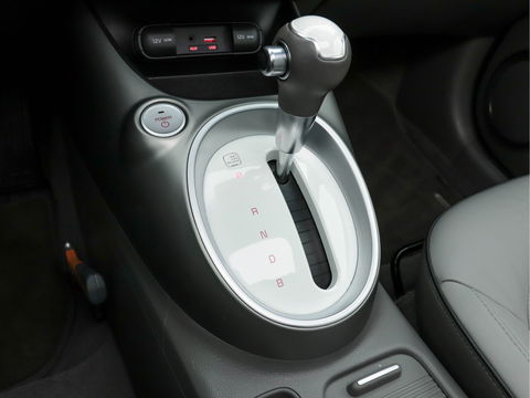 Kia Soul EV Executive Plus Line (INCL-BTW) Aut.*PANO | LUXURY-LEATHER | NAVI-FULLMAP | FULL-LED | KEYLESS | CAMERA | ECC | PDC | CRUISE | DAB | DIGI-COCKPIT | HEATED/COOLED-COMFORTSEATS | CARPLAY | 16"ALU*