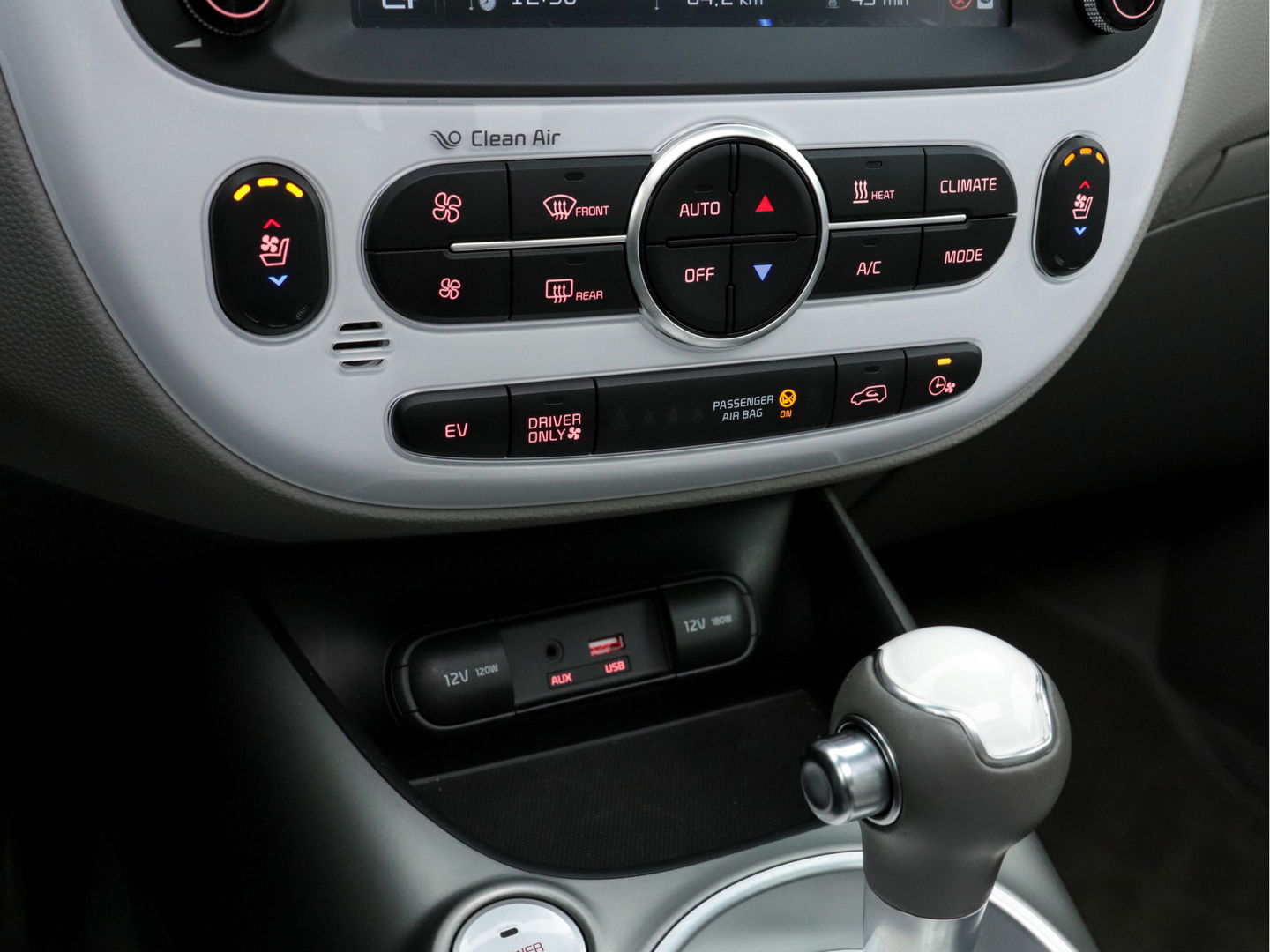 Kia Soul EV Executive Plus Line (INCL-BTW) Aut.*PANO | LUXURY-LEATHER | NAVI-FULLMAP | FULL-LED | KEYLESS | CAMERA | ECC | PDC | CRUISE | DAB | DIGI-COCKPIT | HEATED/COOLED-COMFORTSEATS | CARPLAY | 16"ALU*