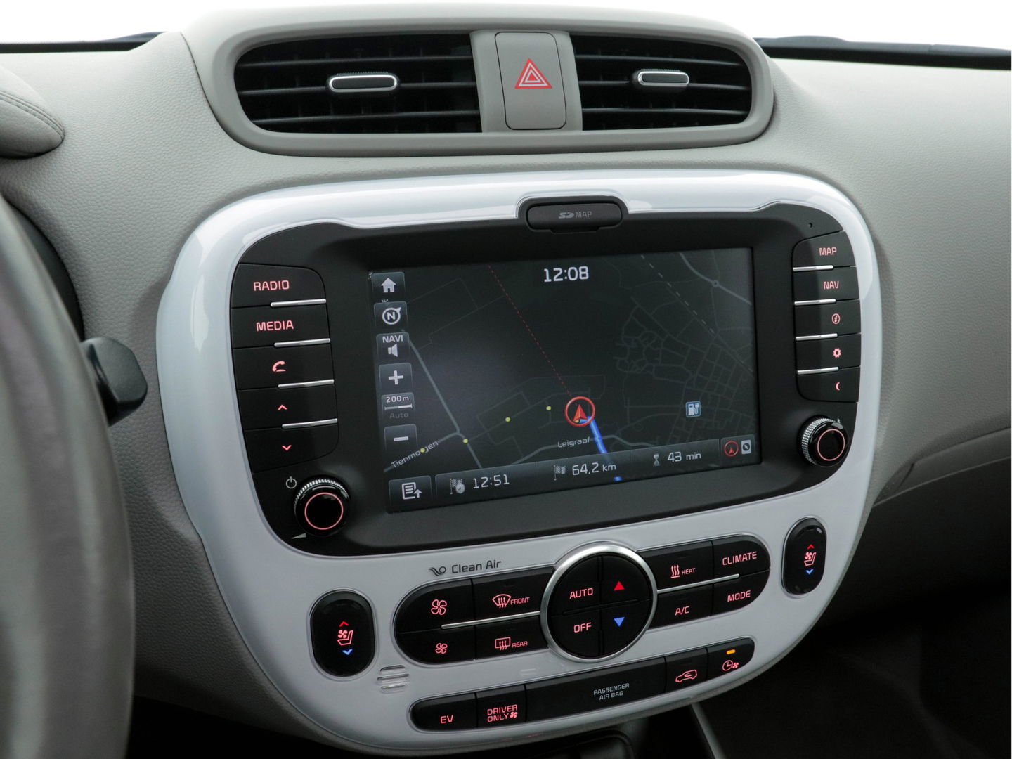 Kia Soul EV Executive Plus Line (INCL-BTW) Aut.*PANO | LUXURY-LEATHER | NAVI-FULLMAP | FULL-LED | KEYLESS | CAMERA | ECC | PDC | CRUISE | DAB | DIGI-COCKPIT | HEATED/COOLED-COMFORTSEATS | CARPLAY | 16"ALU*