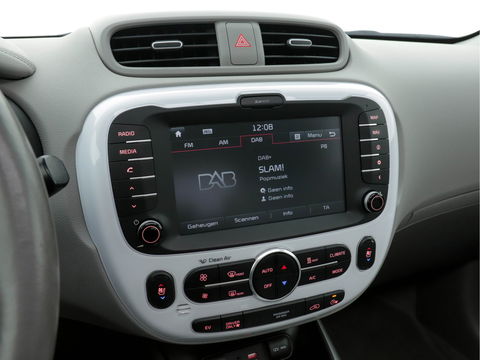 Kia Soul EV Executive Plus Line (INCL-BTW) Aut.*PANO | LUXURY-LEATHER | NAVI-FULLMAP | FULL-LED | KEYLESS | CAMERA | ECC | PDC | CRUISE | DAB | DIGI-COCKPIT | HEATED/COOLED-COMFORTSEATS | CARPLAY | 16"ALU*