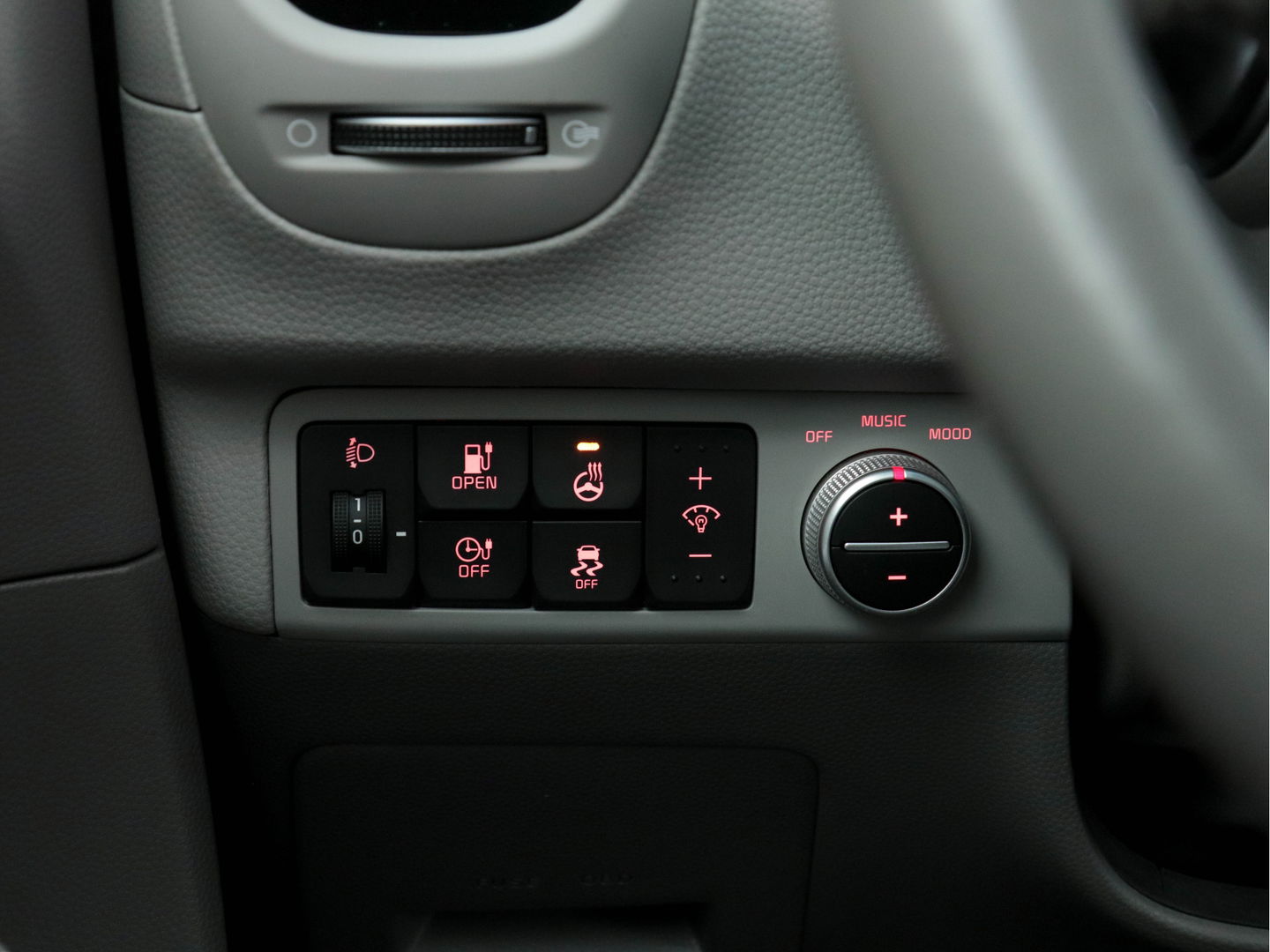 Kia Soul EV Executive Plus Line (INCL-BTW) Aut.*PANO | LUXURY-LEATHER | NAVI-FULLMAP | FULL-LED | KEYLESS | CAMERA | ECC | PDC | CRUISE | DAB | DIGI-COCKPIT | HEATED/COOLED-COMFORTSEATS | CARPLAY | 16"ALU*