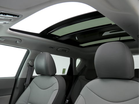 Kia Soul EV Executive Plus Line (INCL-BTW) Aut.*PANO | LUXURY-LEATHER | NAVI-FULLMAP | FULL-LED | KEYLESS | CAMERA | ECC | PDC | CRUISE | DAB | DIGI-COCKPIT | HEATED/COOLED-COMFORTSEATS | CARPLAY | 16"ALU*