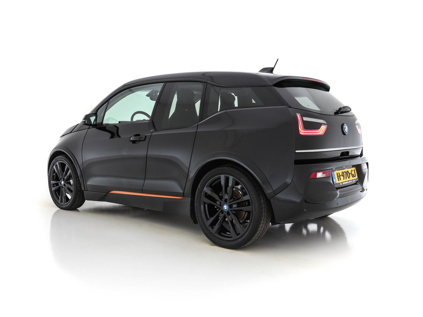 BMW i3 S 120Ah 42 kWh Edition-Road-Style [ 3-Fase ] (INCL-BTW ) Aut * HEAT-PUMP | CCS-FAST-LOADER | STELLAR-FULL-LEATHER | NAVI-FULLMAP | HARMAN/KARDON-SURROUND | FULL-LED | KEYLESS | CAMERA | DAB | DIGI-COCKPIT | CRUISE | COMFORT-SEATS | 20"A