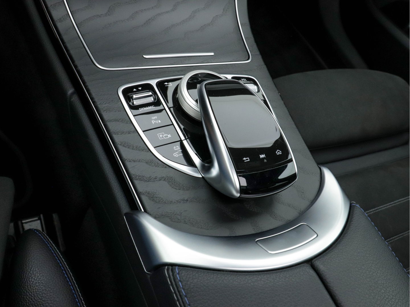 Mercedes-Benz C-Klasse Estate 300 e Business-Solution AMG-Limited Business-Plus-Pack Aut. *PANO | LEATHER-ALCANTARA | FULL-LED | NAVI-FULLMAP | SURROUND-VIEW | BLIND-SPOT | PREMIUM-AUDIO | DAB | APP-CONNECT | AMBIENT-LIGHT | DIGI-COCKPIT | SPORT-SEATS | 18"ALU*