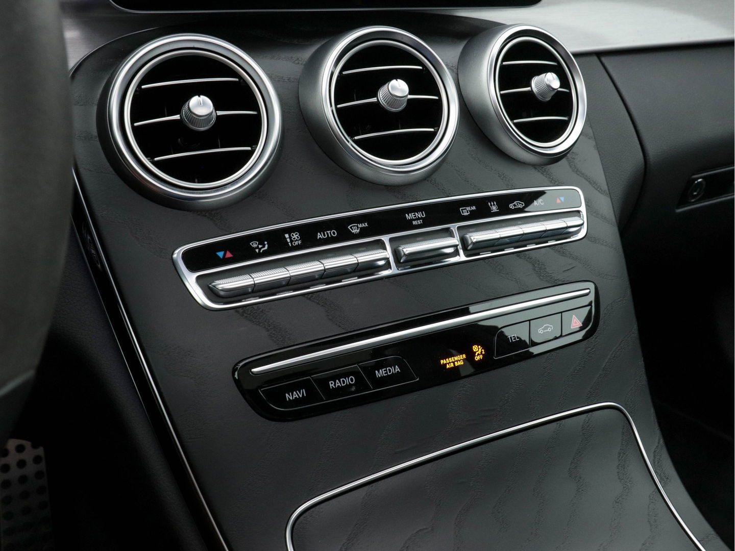 Mercedes-Benz C-Klasse Estate 300 e Business-Solution AMG-Limited Business-Plus-Pack Aut. *PANO | LEATHER-ALCANTARA | FULL-LED | NAVI-FULLMAP | SURROUND-VIEW | BLIND-SPOT | PREMIUM-AUDIO | DAB | APP-CONNECT | AMBIENT-LIGHT | DIGI-COCKPIT | SPORT-SEATS | 18"ALU*