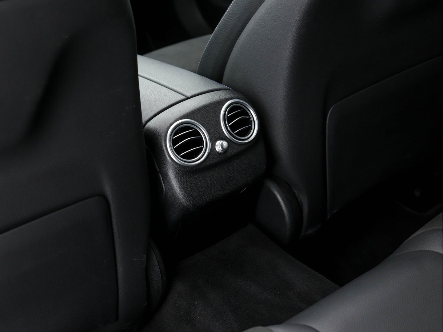 Mercedes-Benz C-Klasse Estate 300 e Business-Solution AMG-Limited Business-Plus-Pack Aut. *PANO | LEATHER-ALCANTARA | FULL-LED | NAVI-FULLMAP | SURROUND-VIEW | BLIND-SPOT | PREMIUM-AUDIO | DAB | APP-CONNECT | AMBIENT-LIGHT | DIGI-COCKPIT | SPORT-SEATS | 18"ALU*